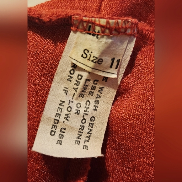 Capped Sleeve Cocktail Dress - Picture 5 of 5